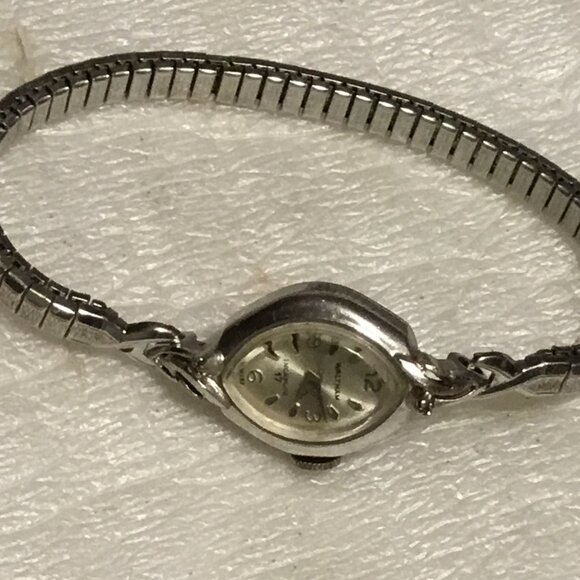 Vintage ladies Waltham watch w/ 2 tiny diamonds & 10K rolled gold Speidel band - Picture 11 of 15